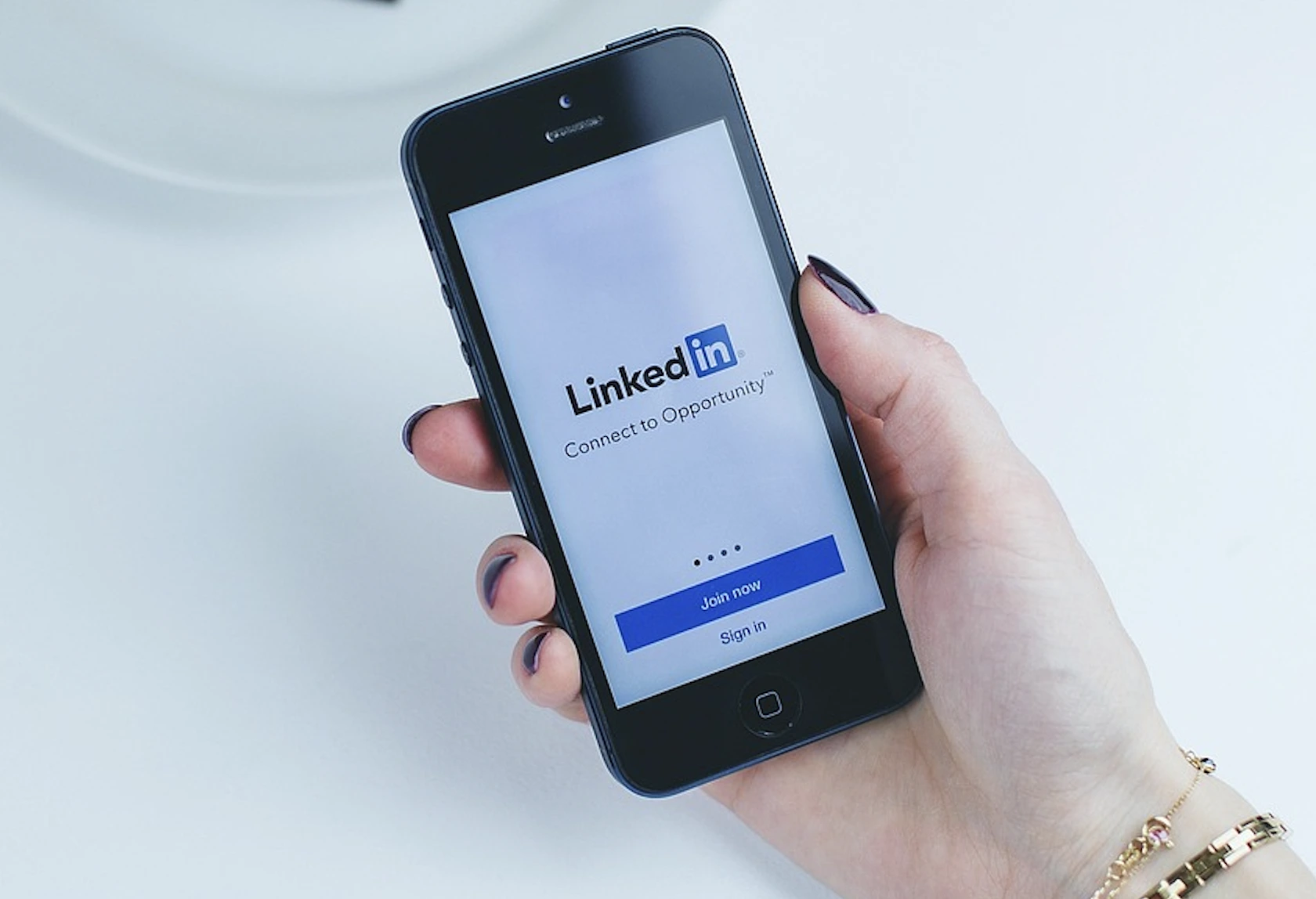 LinkedIn står inför stämning för att påstått ha delat användarmeddelanden för att träna AI-modeller