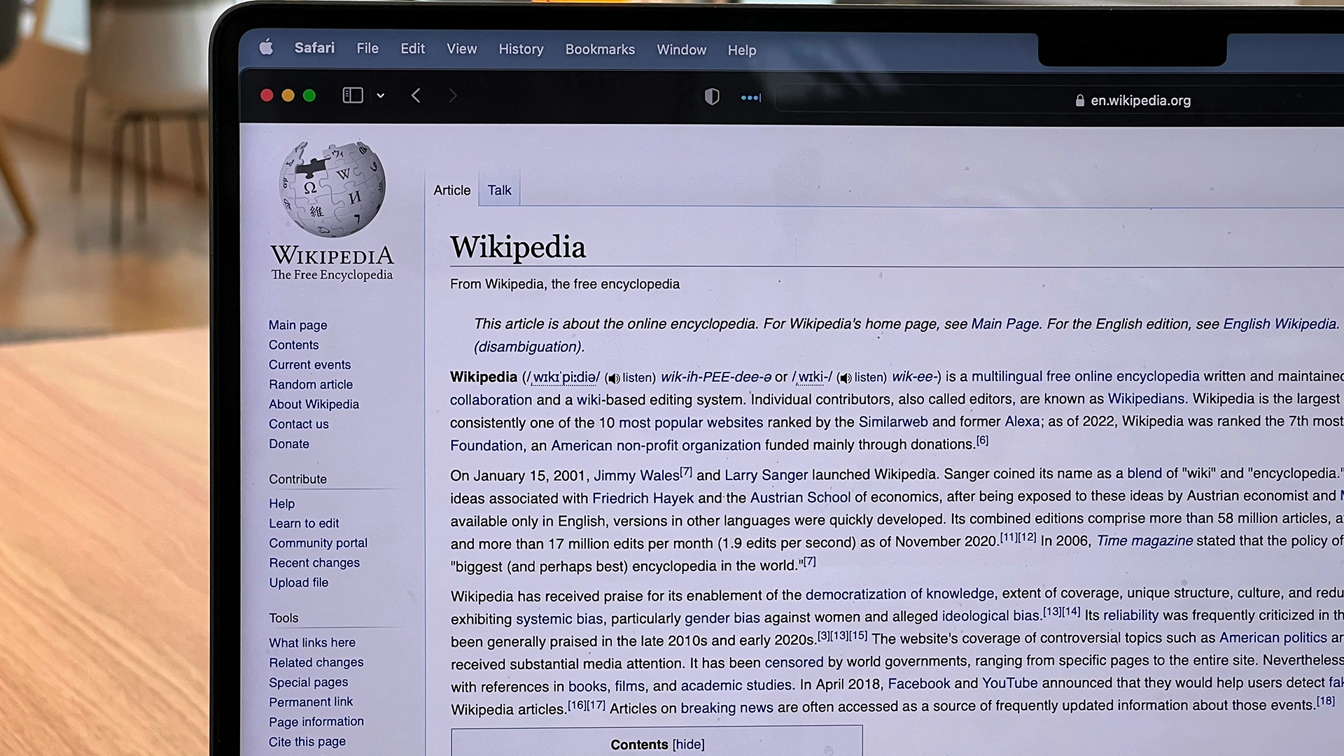 AI-robotar Överbelastar Wikipedias Servrar