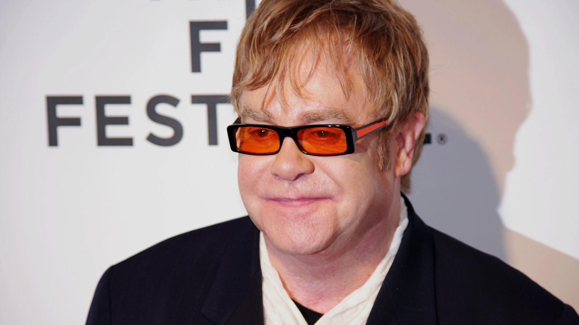 Flera artister, inklusive Elton John, fördömer Storbritanniens plan för AI-upphovsrätt