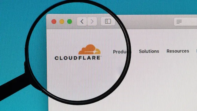 Cloudflare l&aring;ter webbplatser ta betalt av AI-robotar med &lsquo;Betala per s&ouml;kning&rsquo;